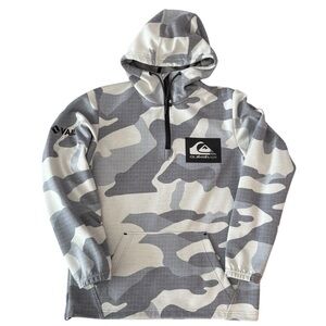 Quicksilver‎ Men's Water repellent hoodie with VAIL embroidered on arm. Small